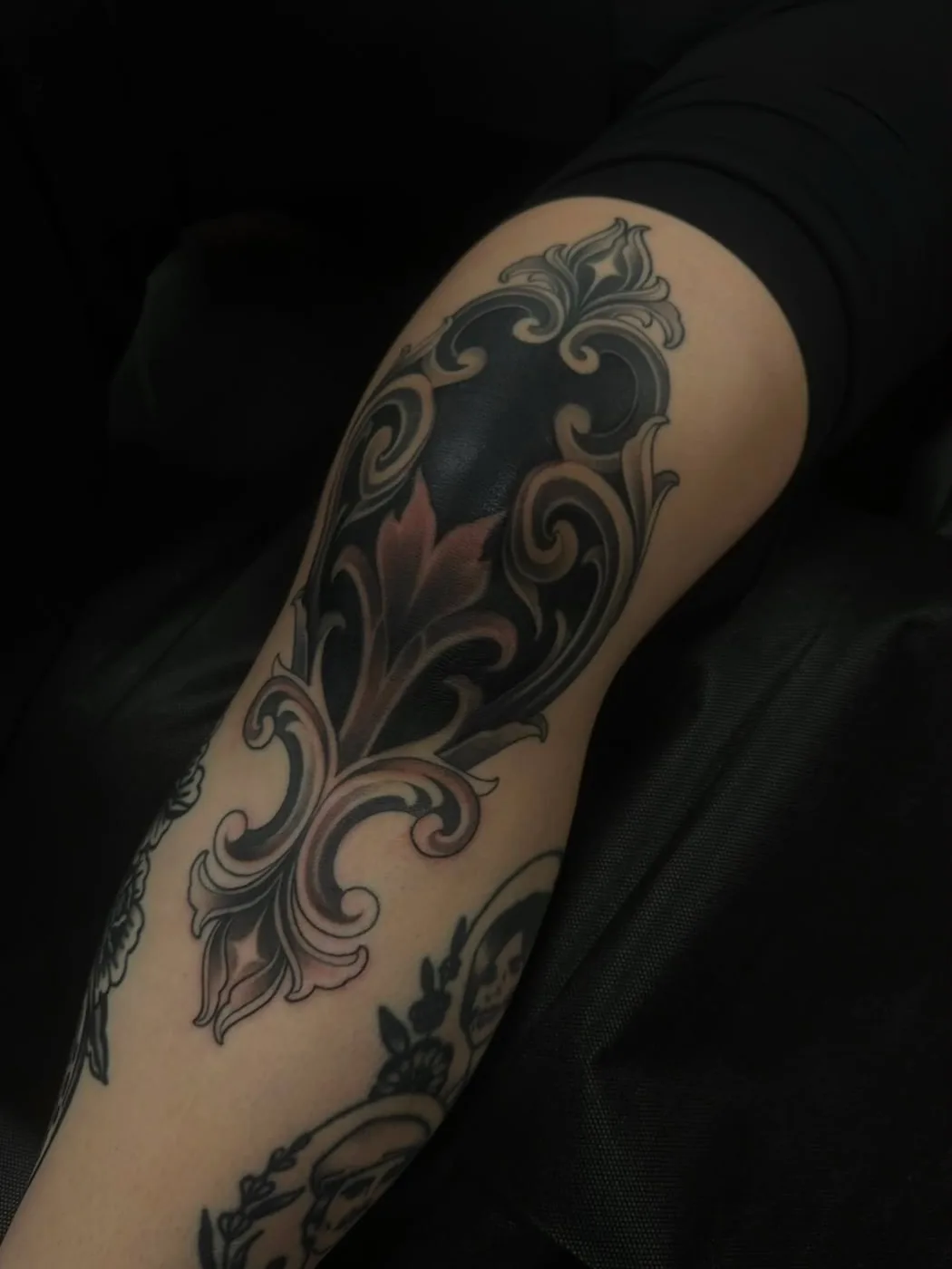 Baroque filigree knee piece by Preston, Alliance Tattoo Eugene Oregon